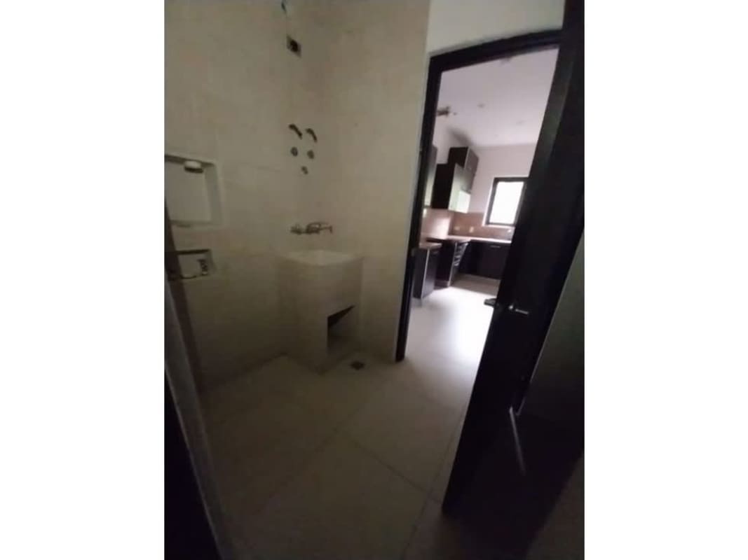 Modern open kitchen with granite countertops PH Embassy Village Clayton Panama