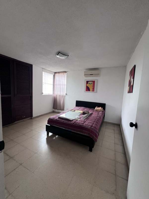 Furnished bedroom with air conditioning, built-in closet and window with city view in PH Bella Vista Tower Panama