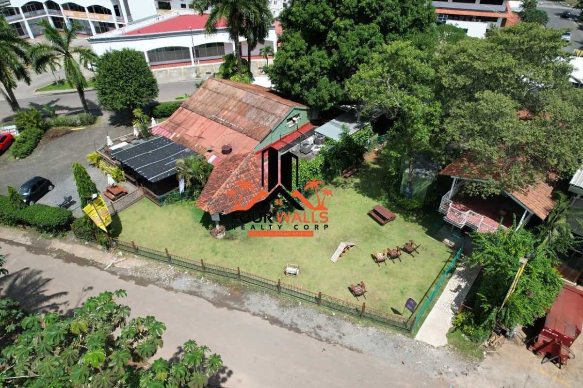 Rustic structure with large fenced garden event space and green area Albrook Panama