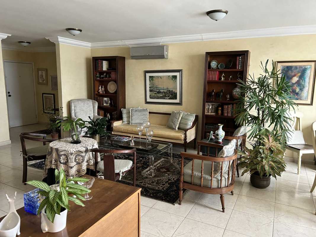 Traditional kitchen appliances granite countertops PH Pacific Star Panama City