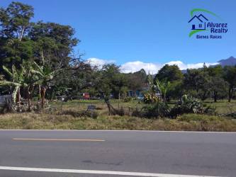 Vacant land with road frontage surrounded by trees and mountains in Volcán Chiriquí Panama