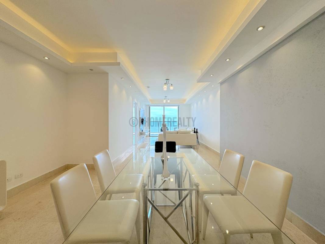 Modern Italian kitchen with granite counters, stainless appliances in PH Yoo Avenida Balboa Panama