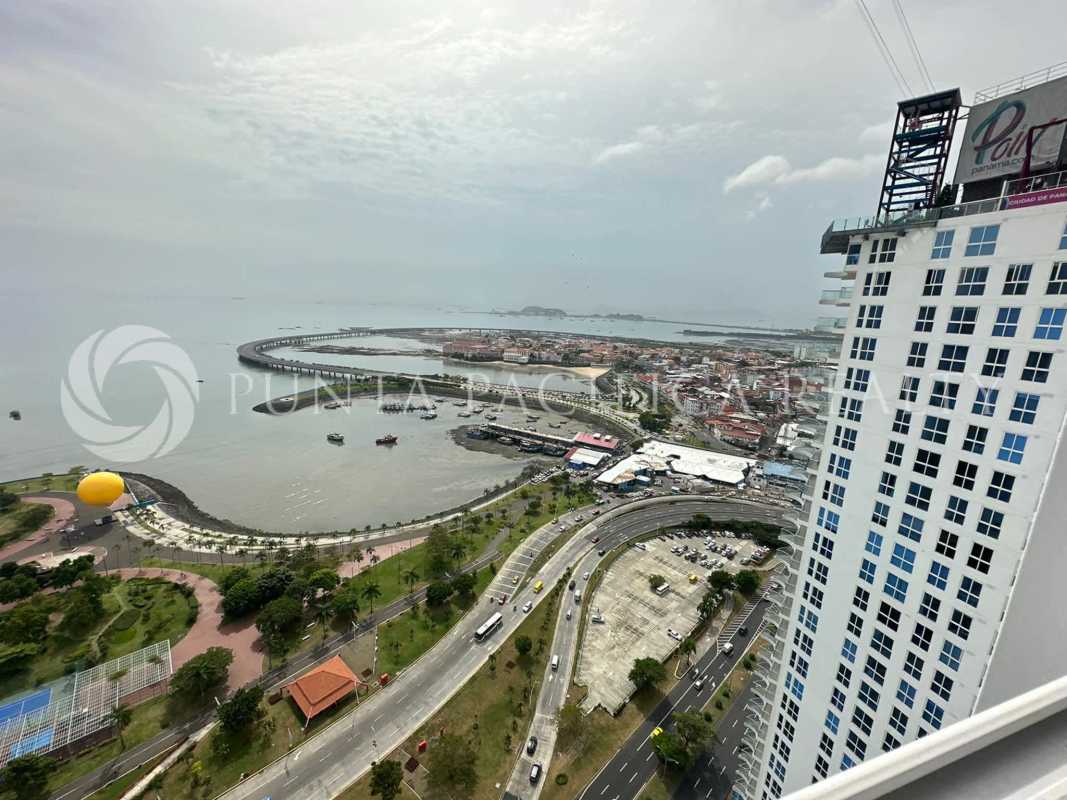 Furnished bedroom with ocean and city views in The Sands Avenida Balboa