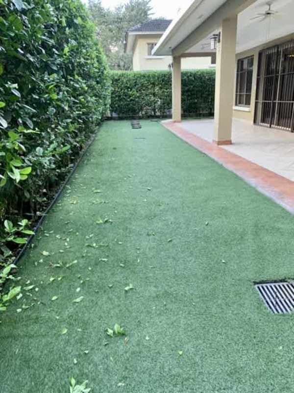 Fenced garden with patio space at house in Embassy Gardens Clayton Panama for rent