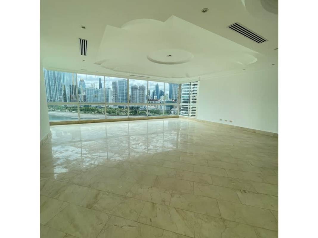 Spacious dining space with large sea view windows in Punta Paitilla apartment