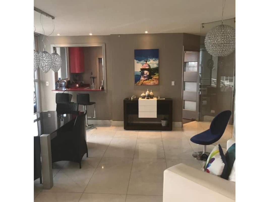 Large bedroom with luxury jacuzzi ensuite bathroom in PH Luxor El Cangrejo Panama