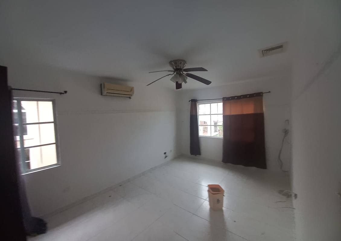 Spacious living room with tile floor, chandeliers and double doors in Fuente del Fresno Condado del Rey Panama City