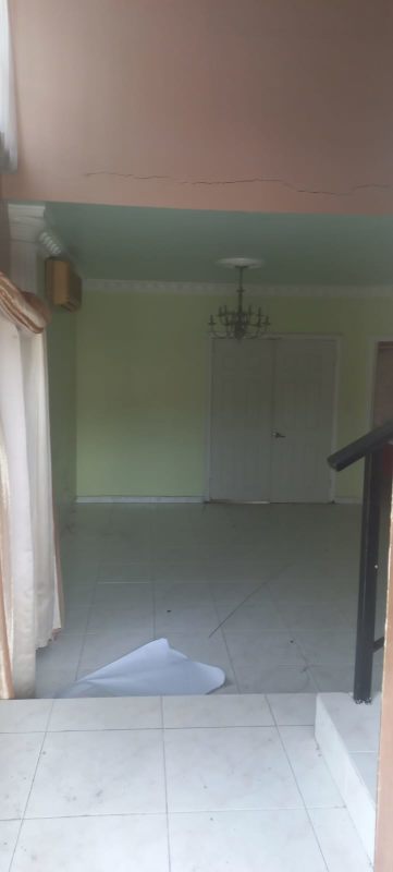 Traditional bathroom with burgundy tiles, toilet and step-up shower Fuente del Fresno Panama