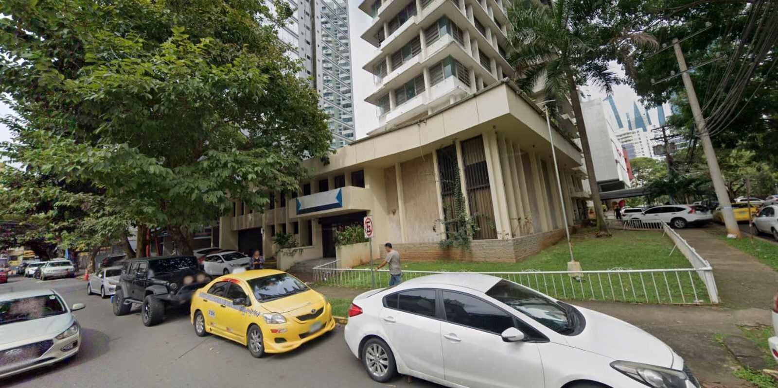 Multiple divided office spaces with marble tiles, ready for corporate tenant in Obarrio financial district Panama City
