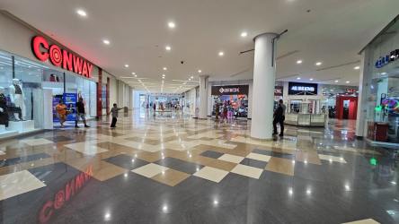Commercial property inside mall with open walkway, glass storefronts and tile flooring in Arraiján Panama