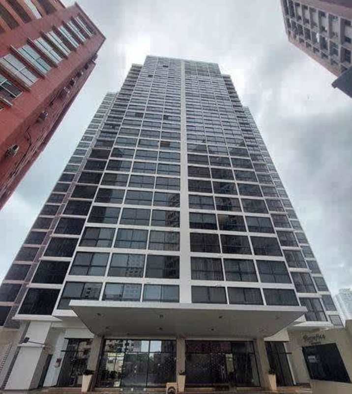 Tall modern condo tower with glass façade and balconies on Vía Transístmica Bethania Panama
