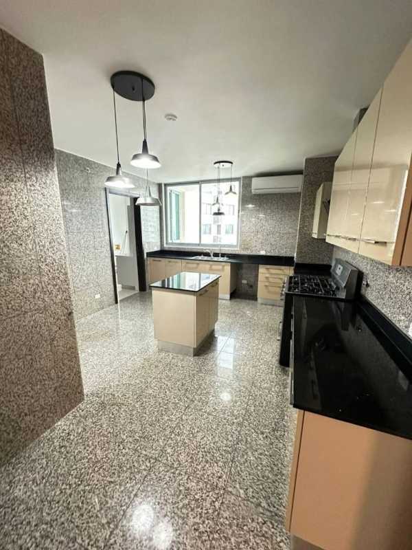 Bedroom with built-in closet, split AC, large window city skyline PH Allure Panama City