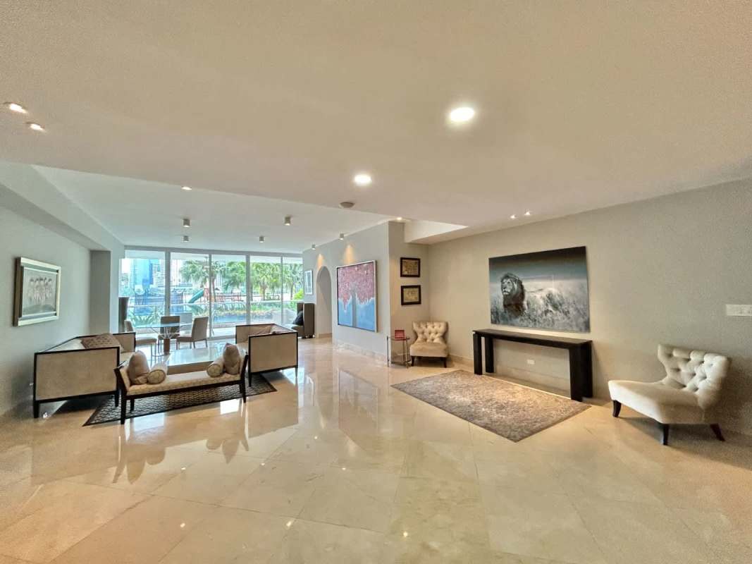 Modern gourmet kitchen with marble countertops luxury cabinets PH Miradores Punta Paitilla Panama