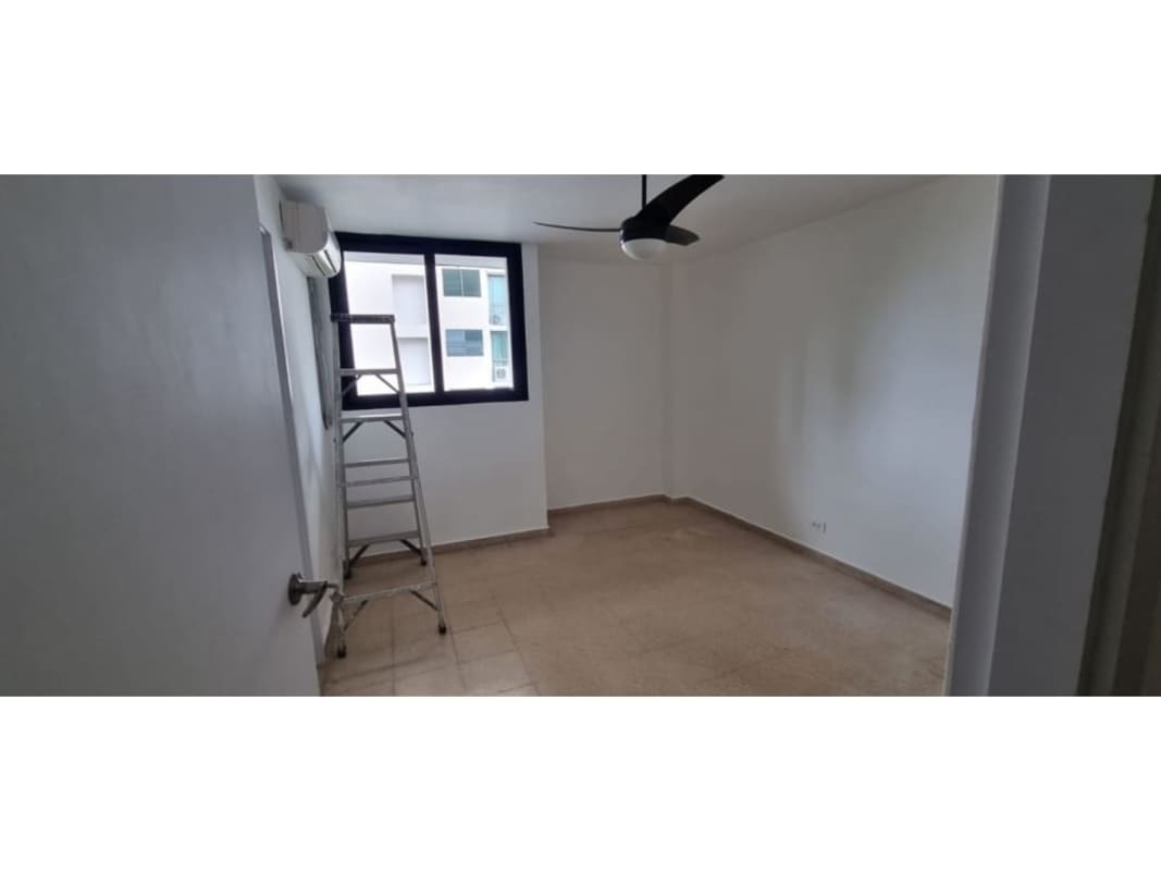 Modern bathroom with glass enclosed shower subway tiles in PH San Francisco Classic San Francisco Panama