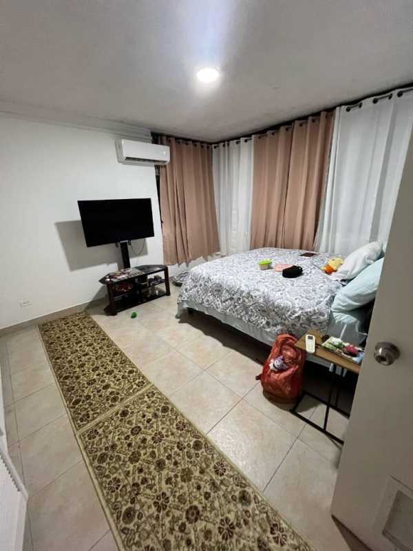 Swimming pool outdoor area fence tiled deck PH La Cresta El Cangrejo Panama