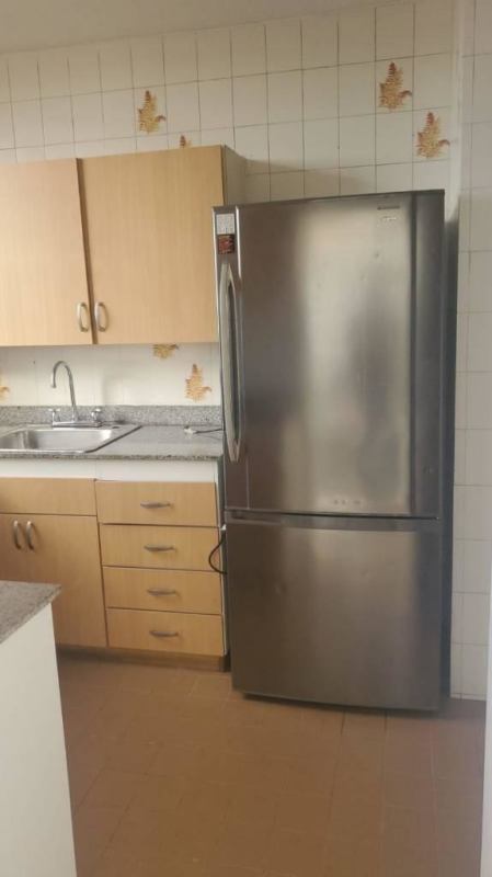 Traditional apartment kitchen granite countertops wooden cabinets PH La Cresta El Cangrejo Panama