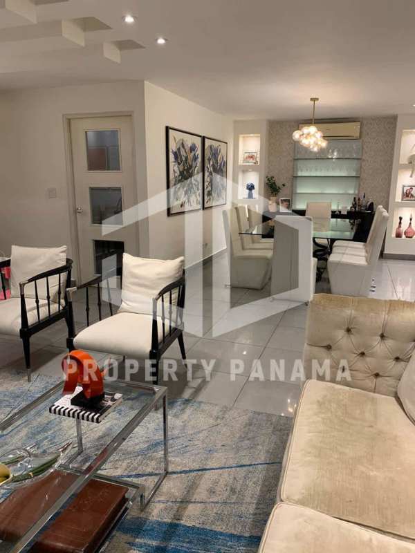 Upgraded kitchen with granite countertops and appliances in Mystic Point Panama