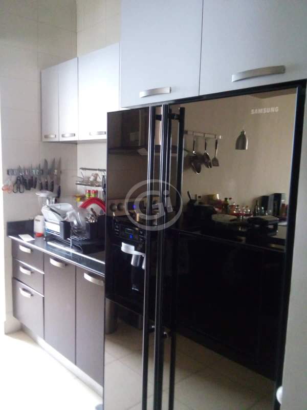 Building gym and swimming pool area with skyline views at PH San Francisco Sky Panama