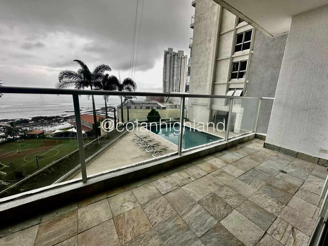 Wrap-around balcony with stunning ocean skyline views PH Q Tower Punta Pacifica Panama