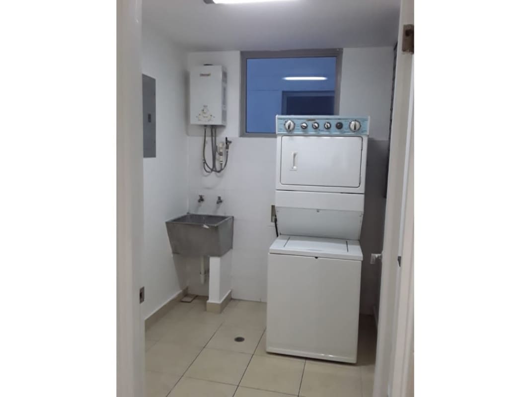 Laundry room with washer dryer, sink, window in PH Deluna Park View Panama