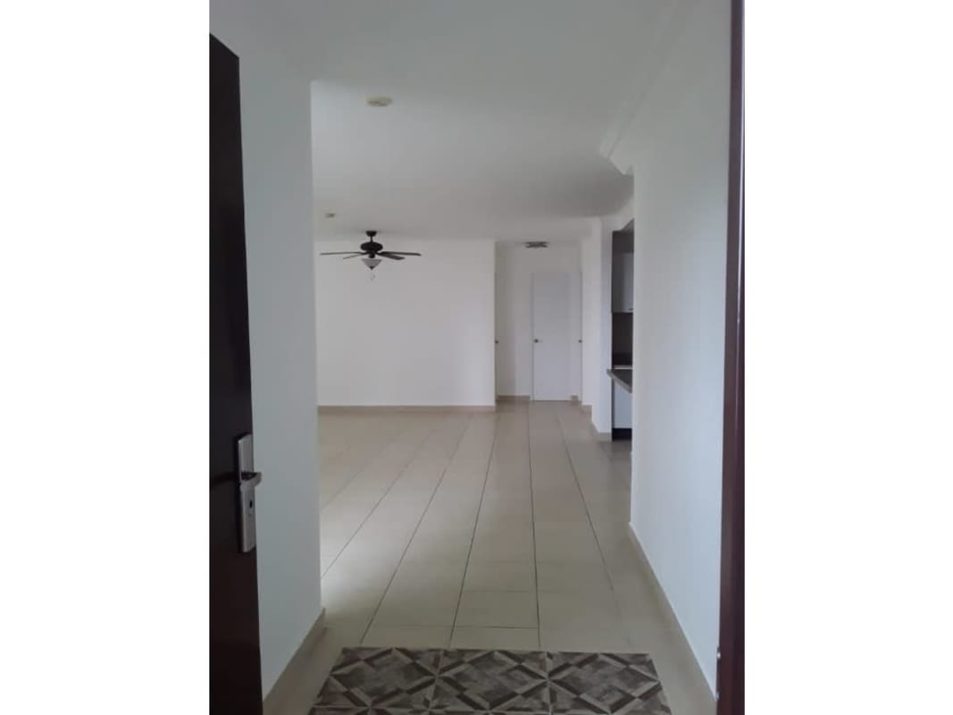Open concept area with tile floors and neutral colors in PH Deluna Park View Panama