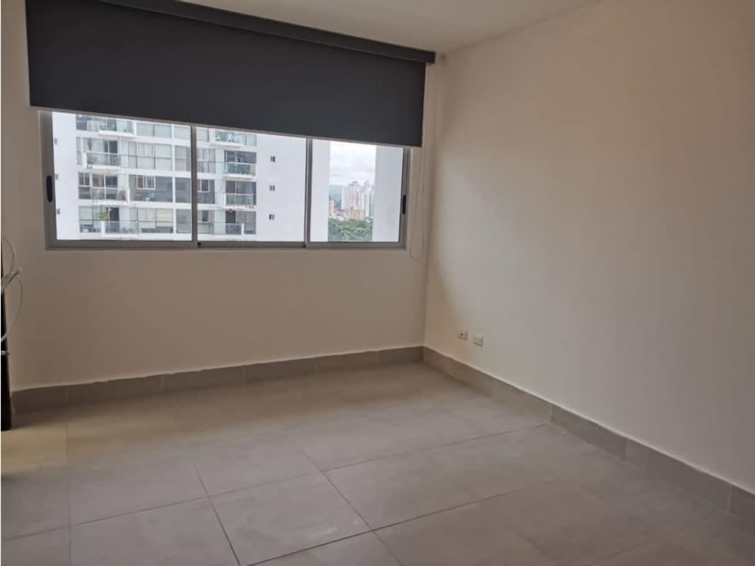Bedroom with big window, city views, AC, closet in PH Jade Tower Panama City