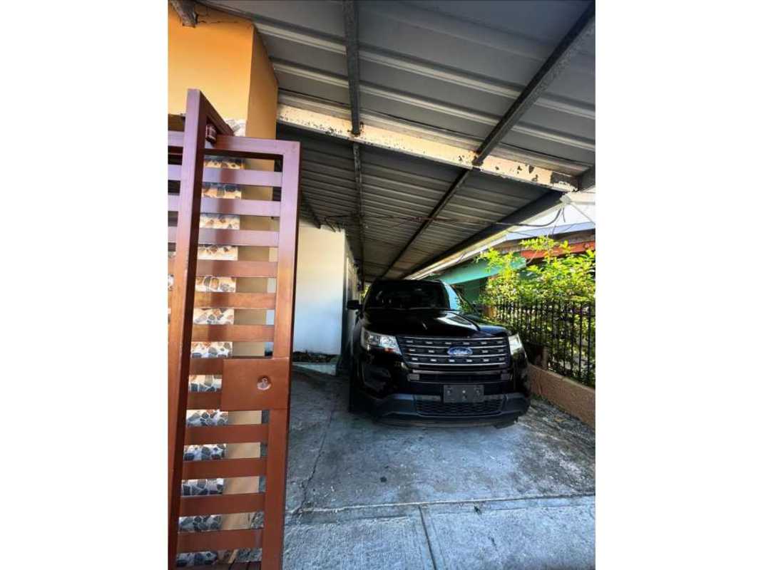 Covered driveway, wood gate, and parked SUV outside house Ciudad Radial Panama