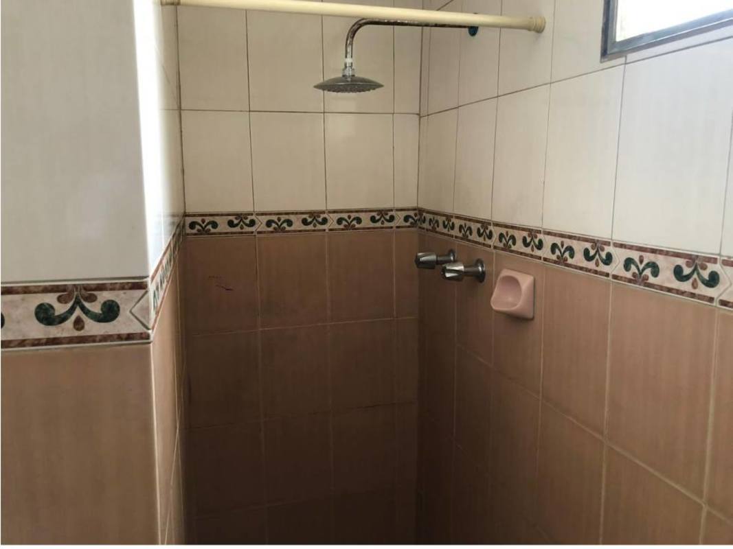 Ceramic tiled shower and bathroom in affordable condo for sale PH Jardin Olímpico Panama