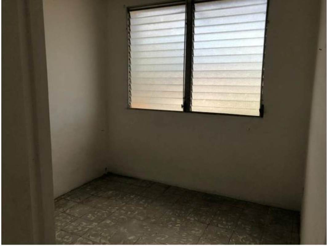 Spare bedroom with window at PH Jardin Olímpico apartment