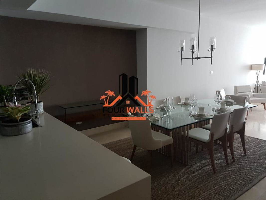 Oceanview balcony with seating area on Avenida Balboa at PH Yoo Panama