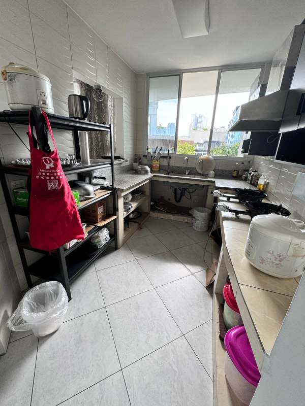 Bedroom with ensuite bath and large windows in PH Luxor 200 Panama City Obarrio