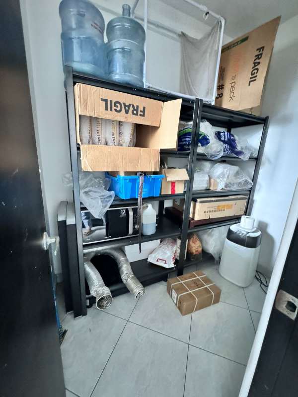 Functional laundry room with utility sink and maid bathroom PH Luxor 200 Panama