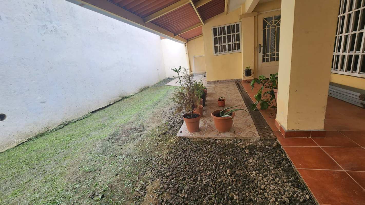 Covered outdoor patio and green backyard Villa de Vizcaya Altos de Panamá