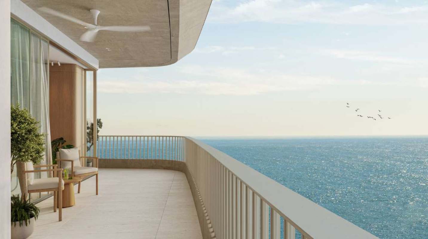Spacious balcony overlooking the Pacific Ocean from Ipanema Residence Costa del Este with outdoor seating