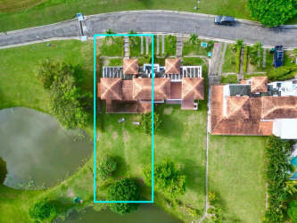 Bathroom with contemporary fixtures and tile in Decameron Golf Villa Panama