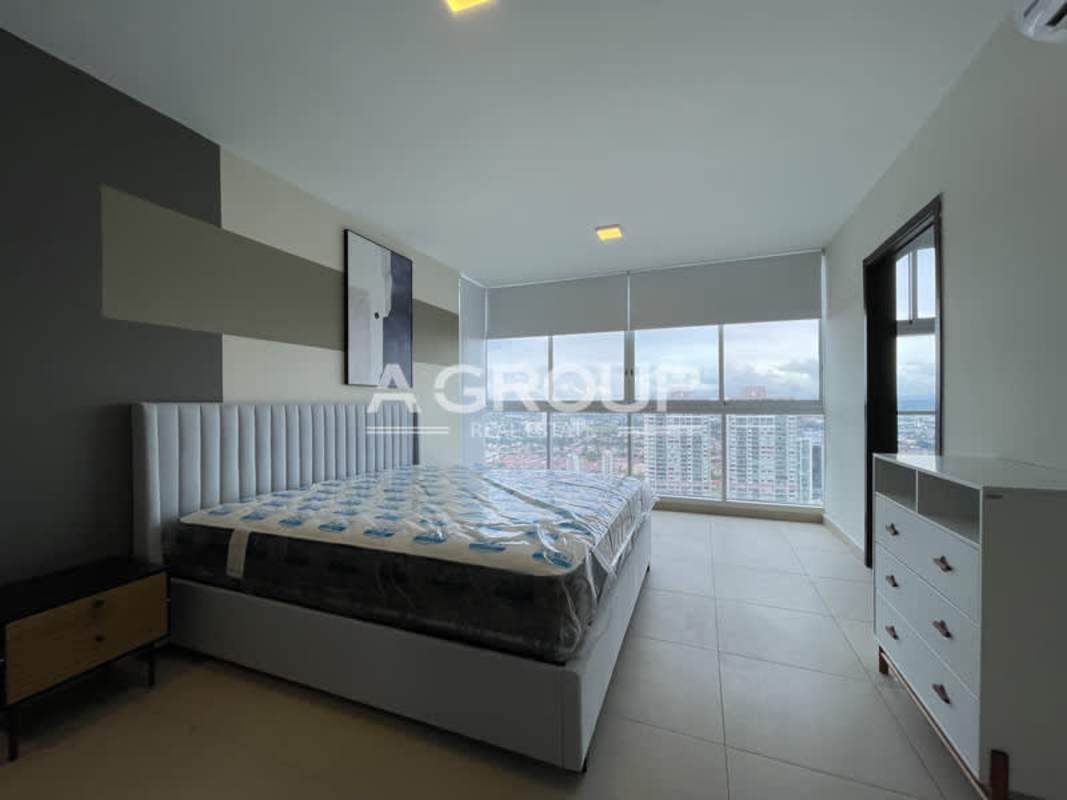 Bedroom with large window and built-in closet in PH Country Club Costa del Este Panama