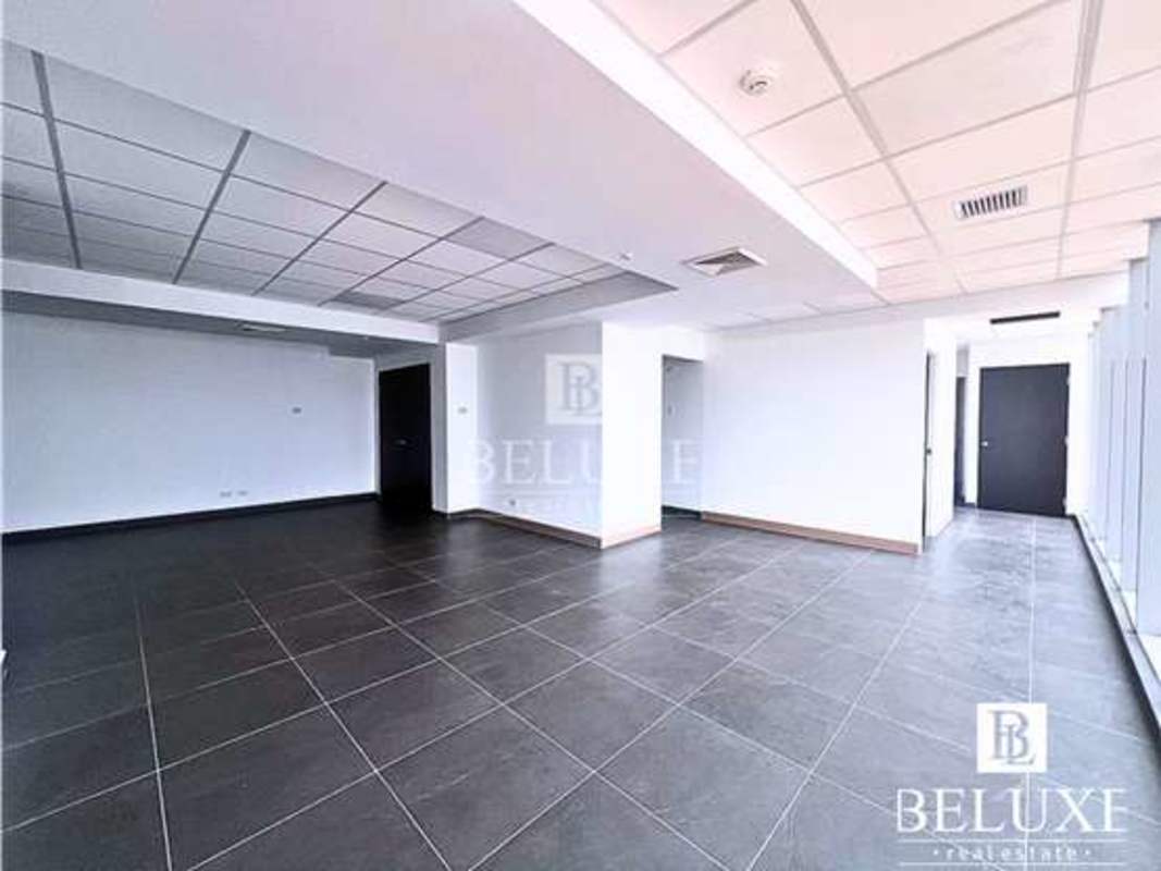 Spacious office with floor-to-ceiling skyline views in PH SFC Tower Obarrio Panama City