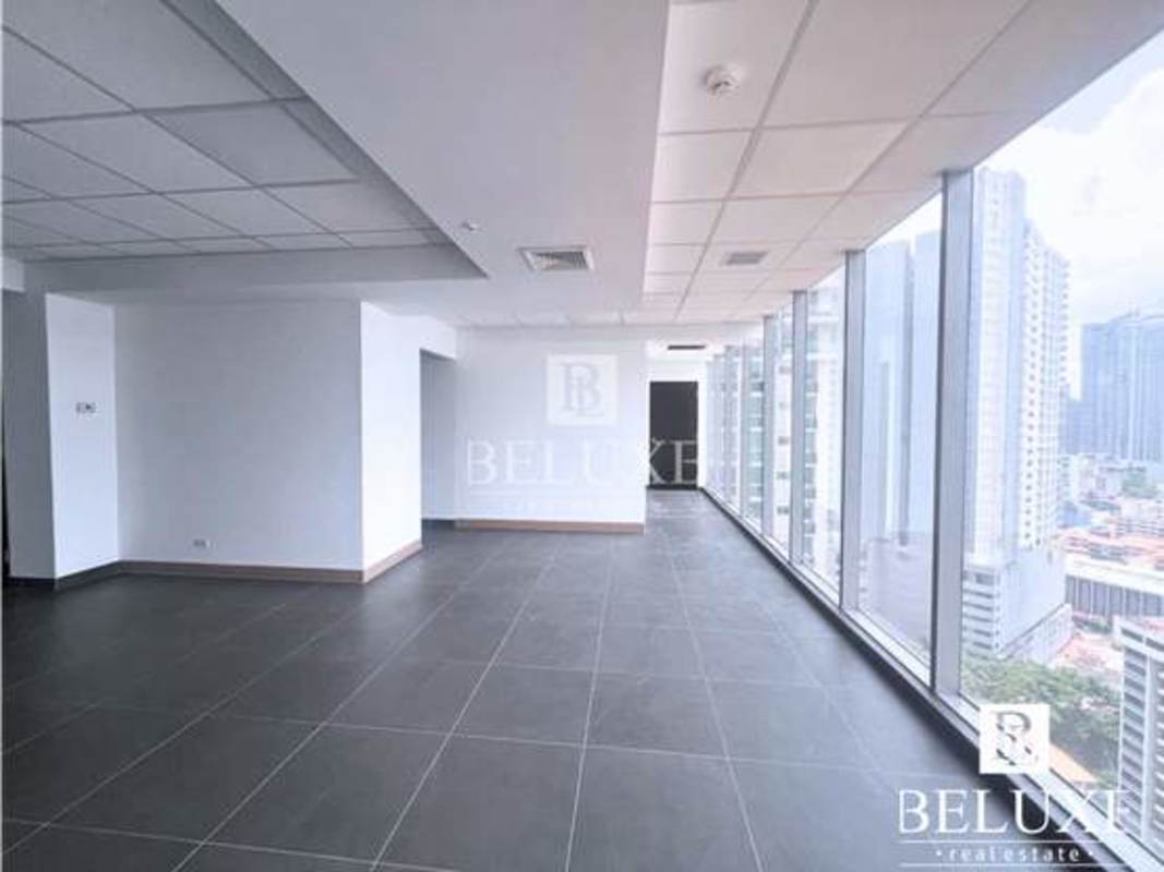 Bright commercial office with city skyline views in PH SFC Tower Obarrio
