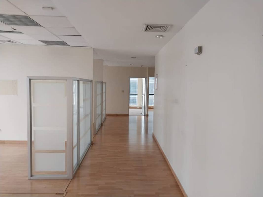 Empty commercial office with glass partitions PH Plaza Banco General Calle 50 Panama City