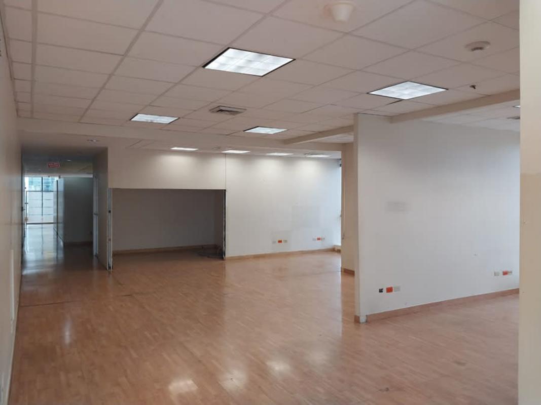 Mid-level corporate office interior with city views PH Plaza Banco General Panama
