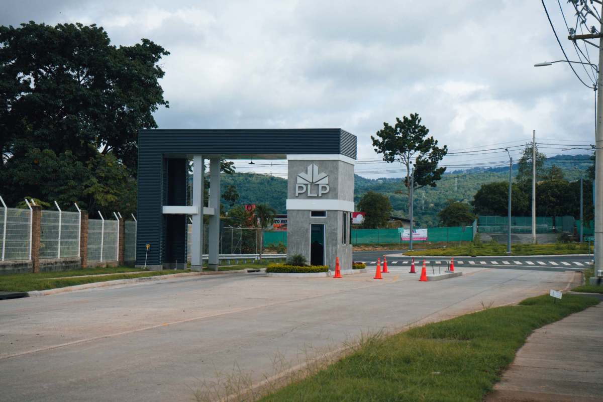 Facade view of industrial warehouses in Panama Logistics Park with parking and landscaping