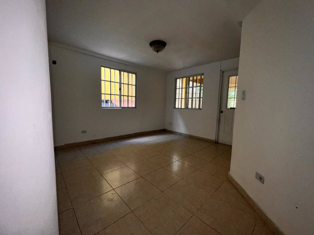 Bright bedroom with built-in closet in house for sale Condado del Rey Panama