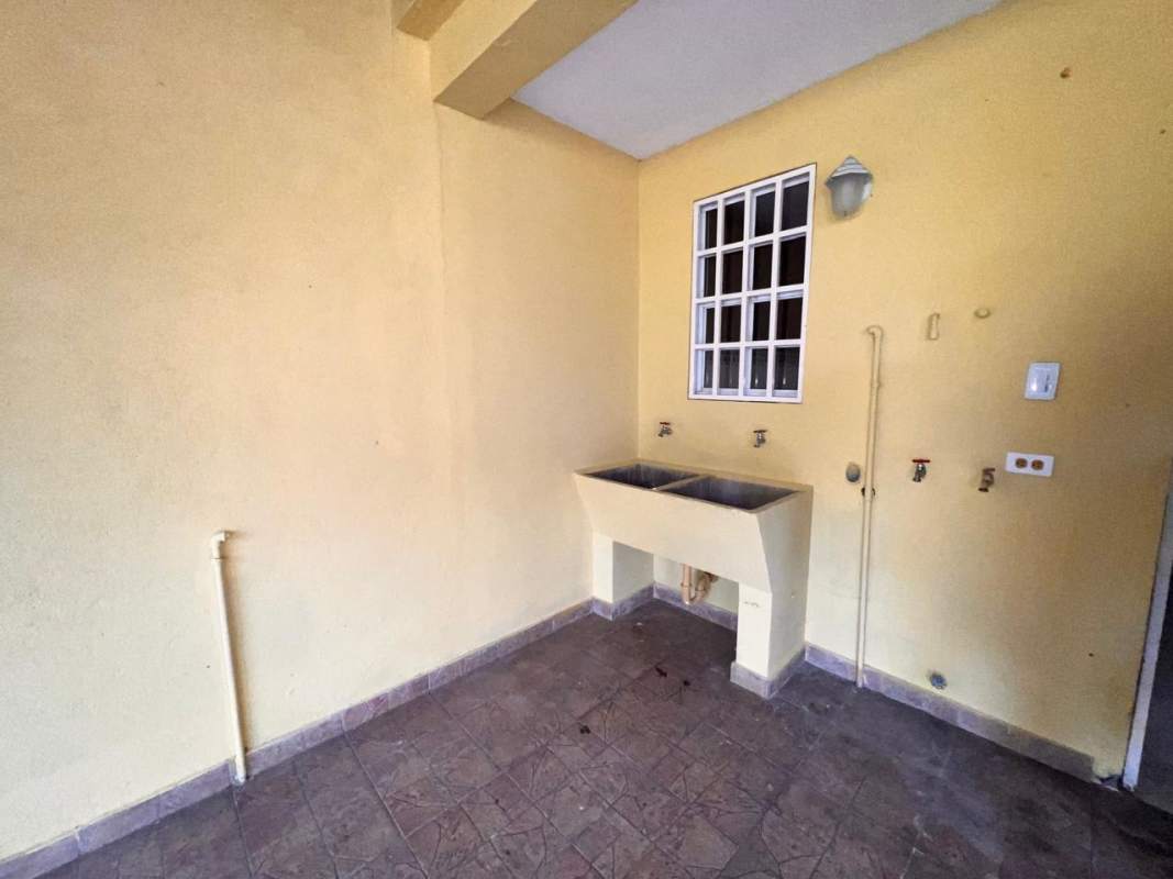 Master bedroom with bright windows and closet for house sale in Condado del Rey Panama City