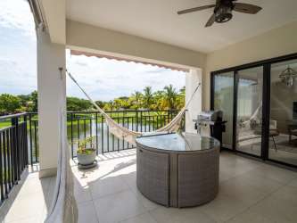 Dining space with six seats, modern kitchen with appliances in Laguna Buenaventura