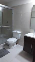 Modern bathroom with glass-enclosed shower in PH Midrise Woodlands Panama Pacifico