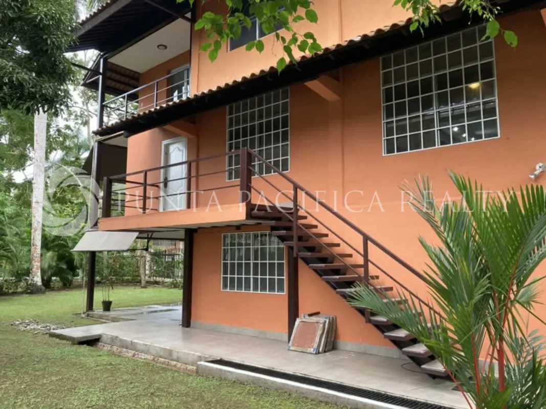 Granite countertop kitchen with appliances in remodeled Clayton house Panama