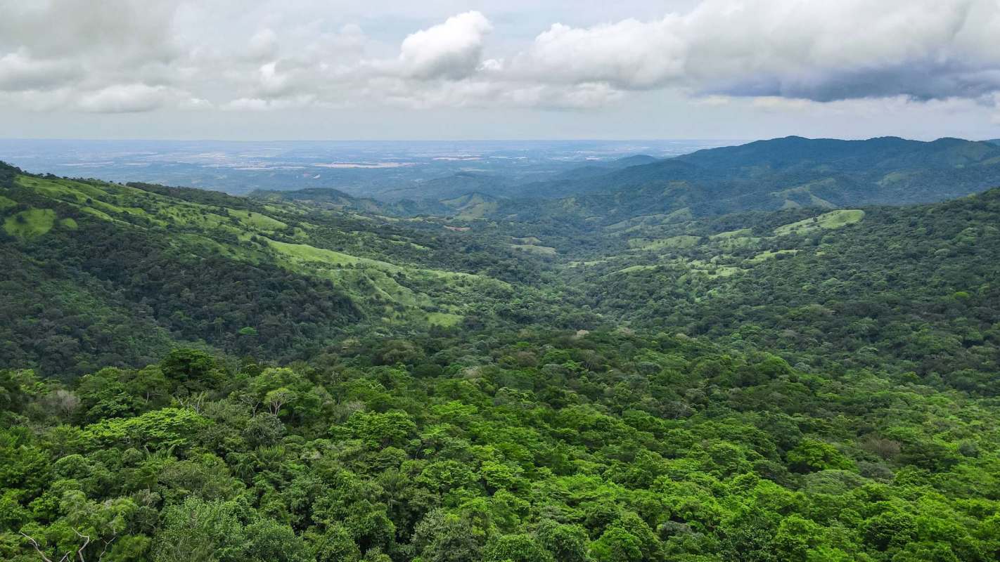 Lush mountain and valley panoramic view in Cerro Azul Panama land for development