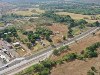Aerial image of 7730 m² roadside land parcel with sparse vegetation and small building Bejuco Panama