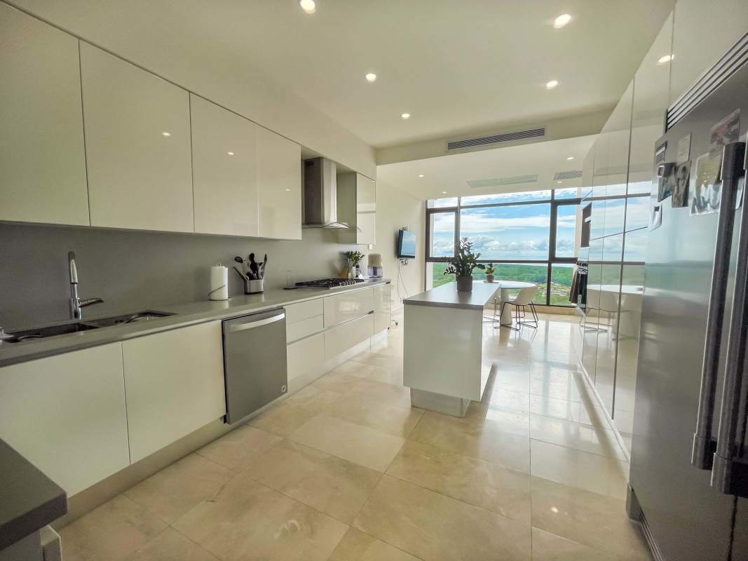 Luxury 3BR Condo PH Albatross Santa María Golf Panama