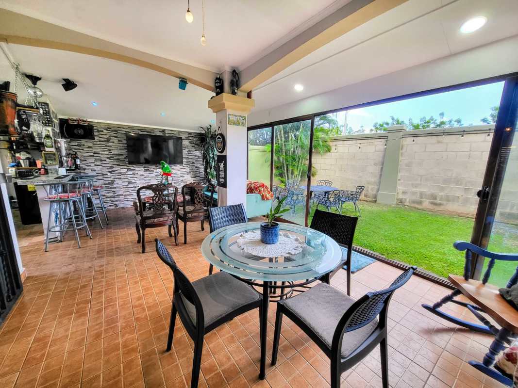 Spacious kitchen granite countertop in family home Condado del Rey Panama